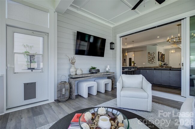 Building Photo - 82132 Standing Oak Dr