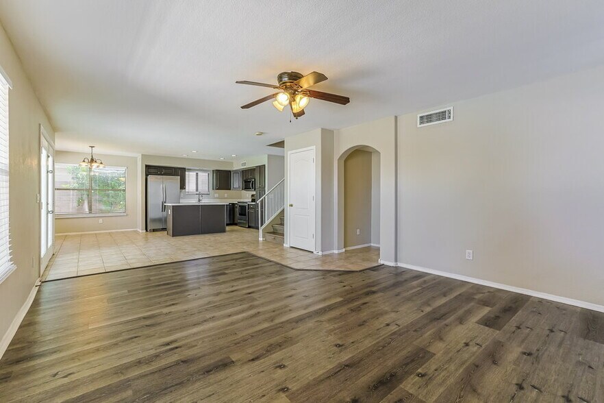 Building Photo - 548 E Cathy Dr