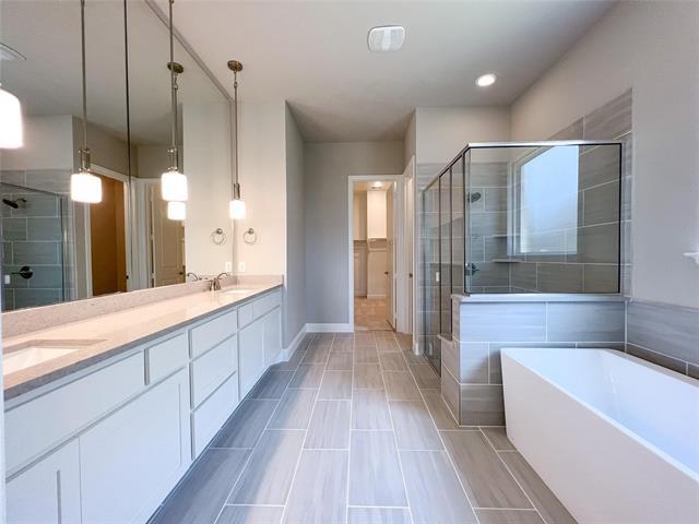 Building Photo - 2201 Essex Ct