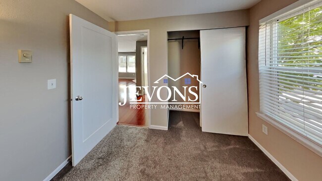 Building Photo - Stunning property in the heart of Seattle!