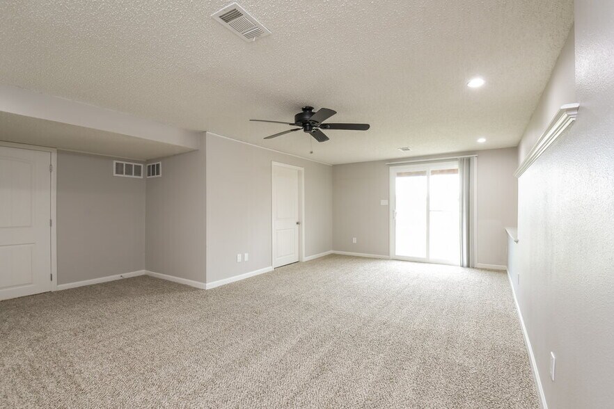 Building Photo - 9554 Milwaukee Ct