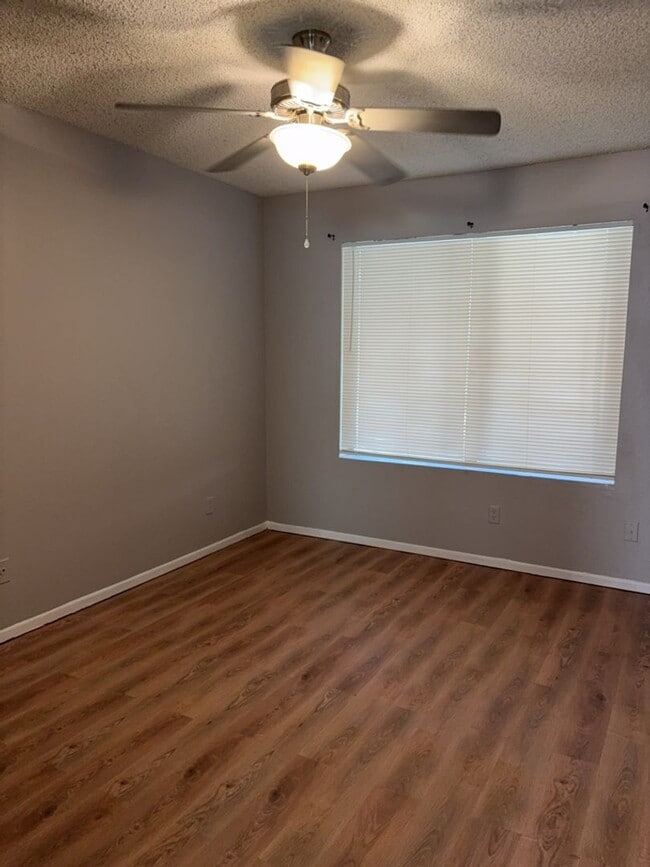 Building Photo - 3 bed 2 bath in Phoenix!!  Ready for Move In!