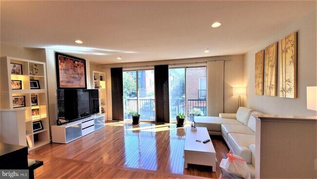 Building Photo - 9700 Cedar Farm Cir
