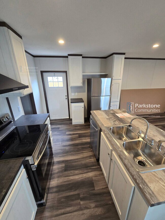 Building Photo - 2420 Emery Hills Dr