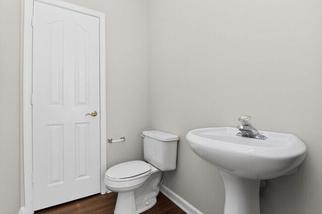 Building Photo - Recently Updated 4BD/2.5BA Home in Melbourne Community of Huntersville!