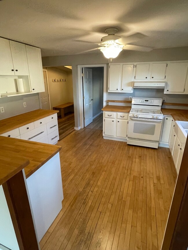 Building Photo - 17823 57th Ave