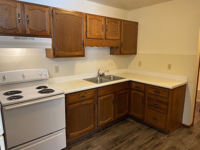 Building Photo - Douglas Creek Apartments LLC
