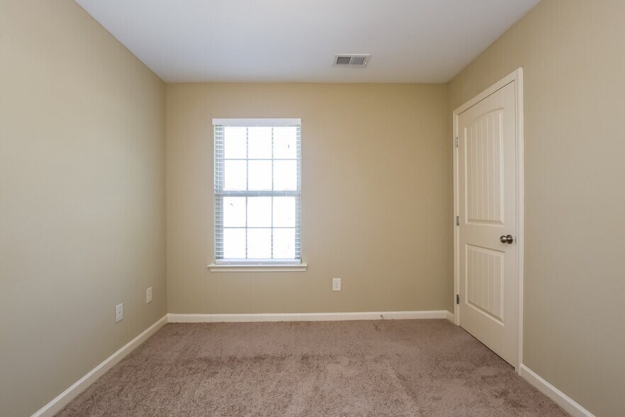Building Photo - 111 Loblolly Ln
