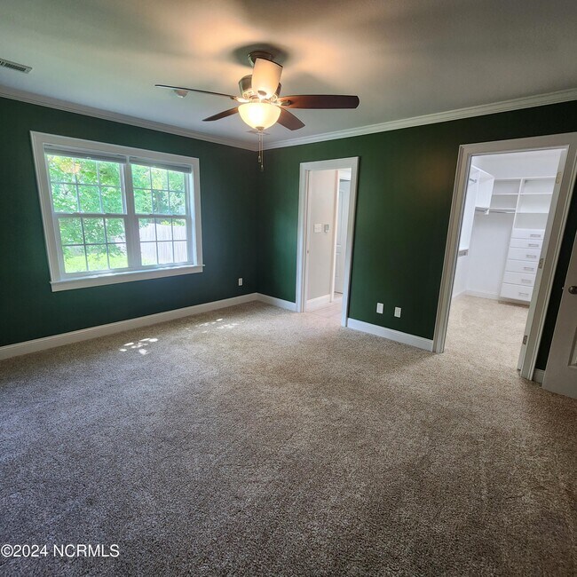 Building Photo - 115 Blue Bird Ln