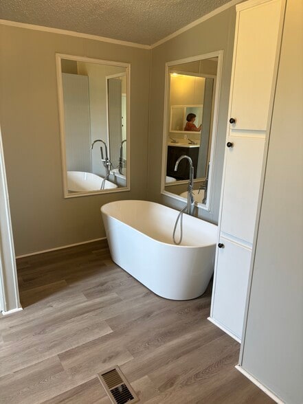 Main Bath - 102 Nina Cir