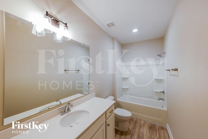 Building Photo - 148 Lakewood Ln