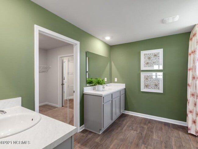 Building Photo - 5 Bedroom Home in Leland!