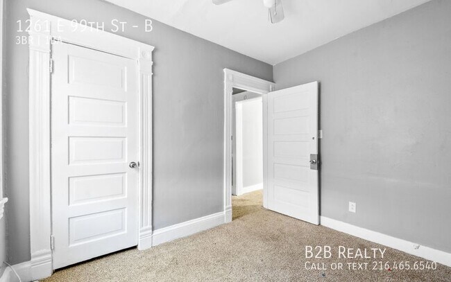 Building Photo - 1261 E 99th St