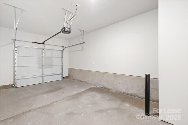 Building Photo - 4135 Smt Wds Dr