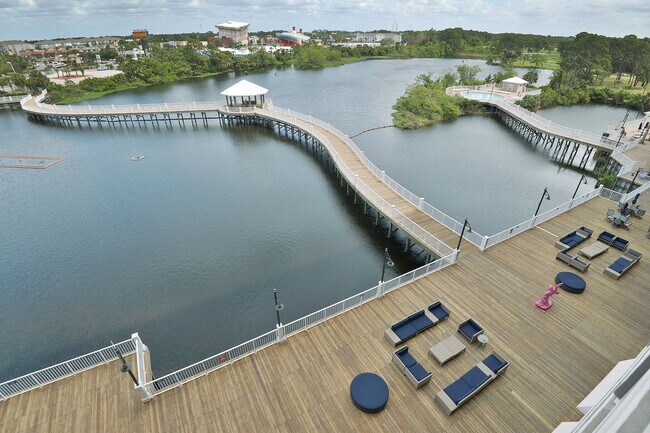 Building Photo - 9815 S Thomas Dr