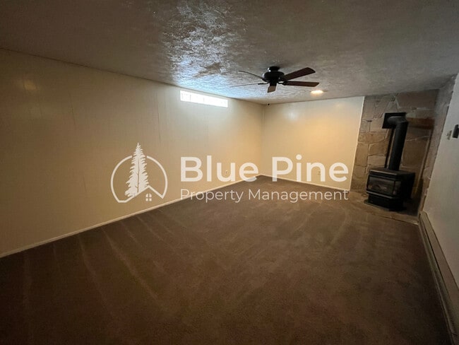 Building Photo - 450 Crimson Dr