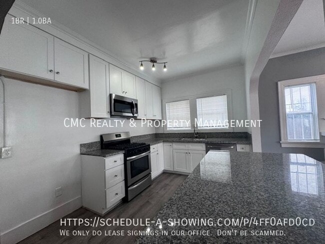 Building Photo - 1535 E Florida St