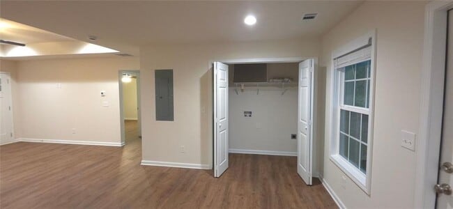 Building Photo - 635 Ben Higgins Rd