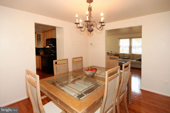 Dining Room - 9053 Loreleigh Way