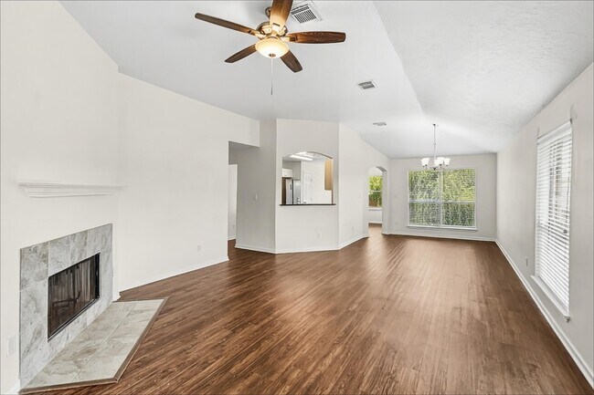 Building Photo - 327 Leisure Ln