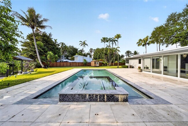 Building Photo - 11665 W Biscayne Canal Rd