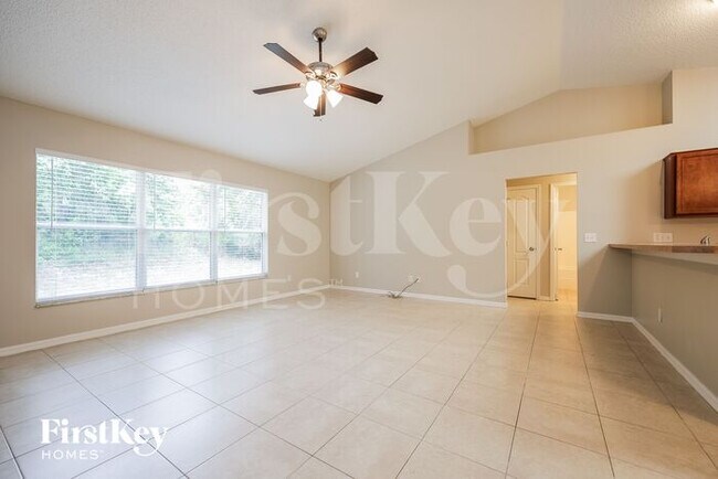 Building Photo - 2006 Southern Oak Loop