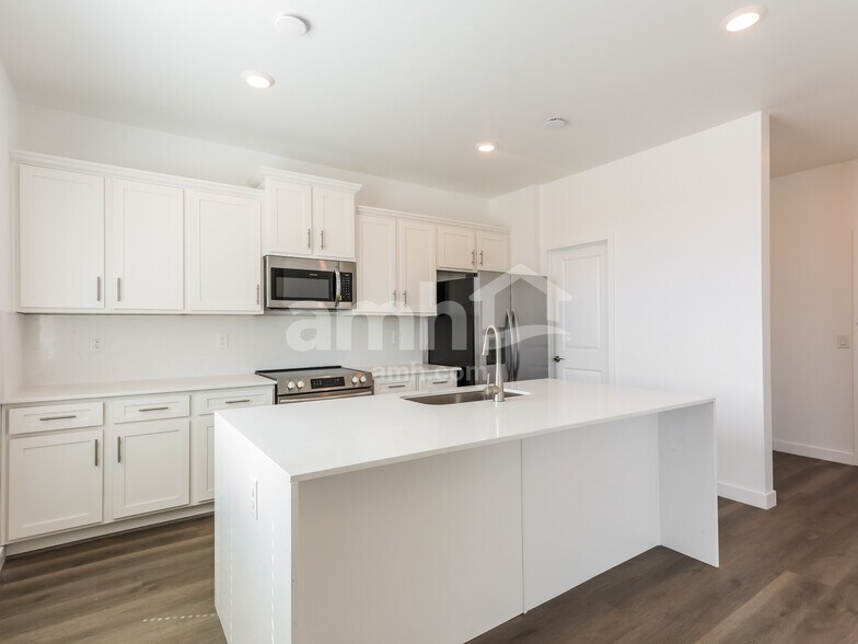 Building Photo - 12335 W Burruel Crk Ln