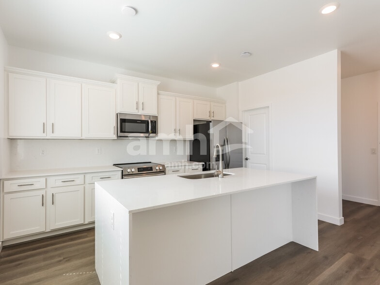 Building Photo - 13117 N Serenity Vly Dr