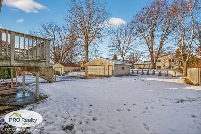 Building Photo - Recently Remodeled 4 Bedroom Home
