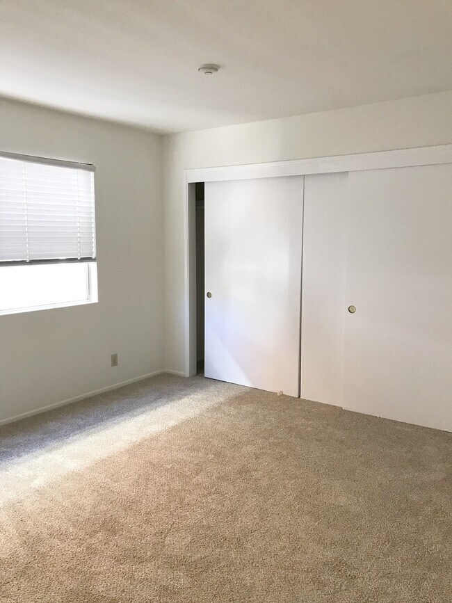 Building Photo - 1158 Cypress Ave