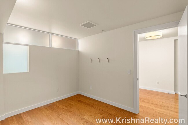 Building Photo - Luxury Downtown Living In The John Ross Building | 1 Bedroom | 1 Bathroom Condo | PDX's SW Water ...
