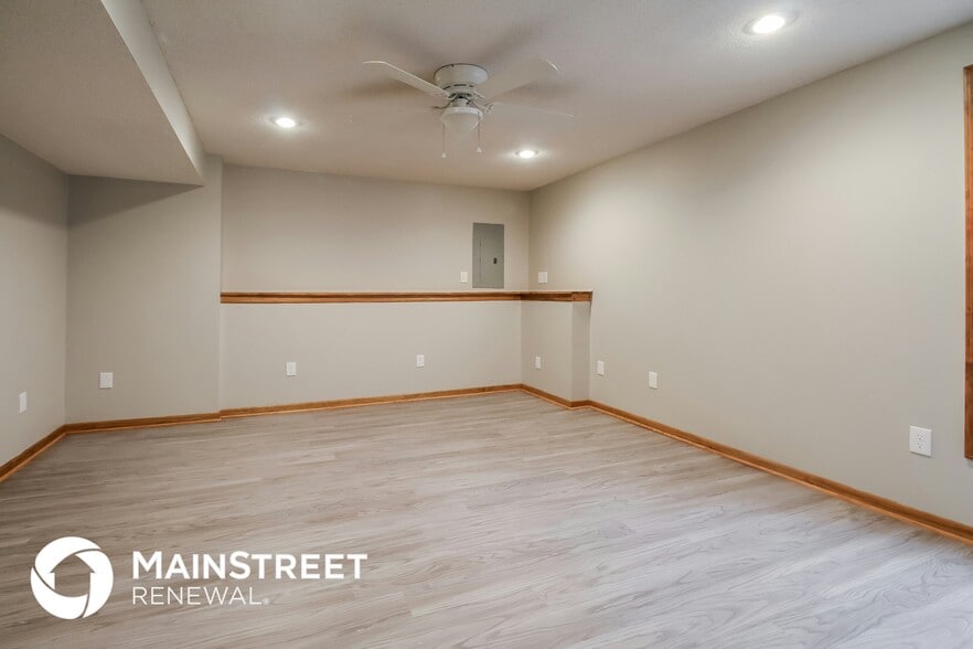 Building Photo - 801 Pine Crest Ave