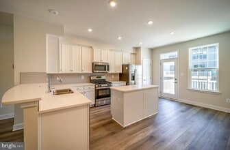 Building Photo - 14064 Sunrise Valley Dr