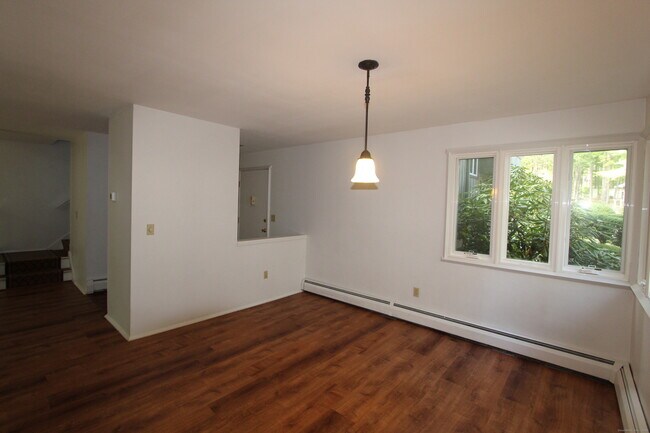 Building Photo - 6 Lyle Ct