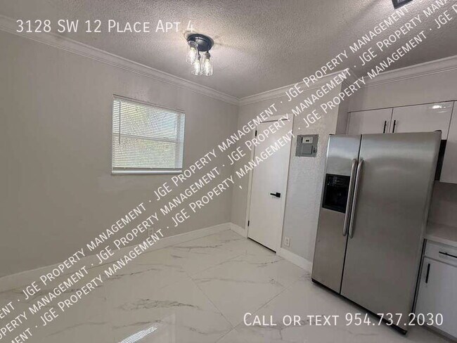 Building Photo - 3128 SW 12th Pl