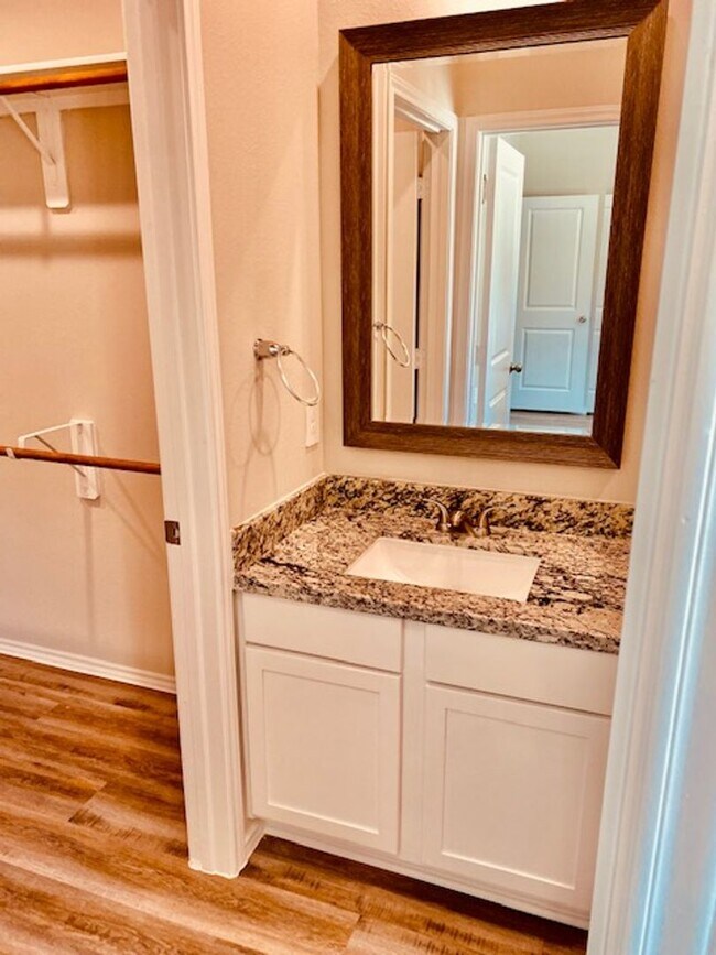 Building Photo - NEW 3 BEDROOM 2 BATH LEASE HOME IN WILLIS