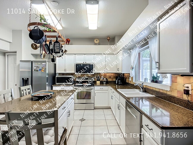 Building Photo - 11014 Sailbrooke Dr