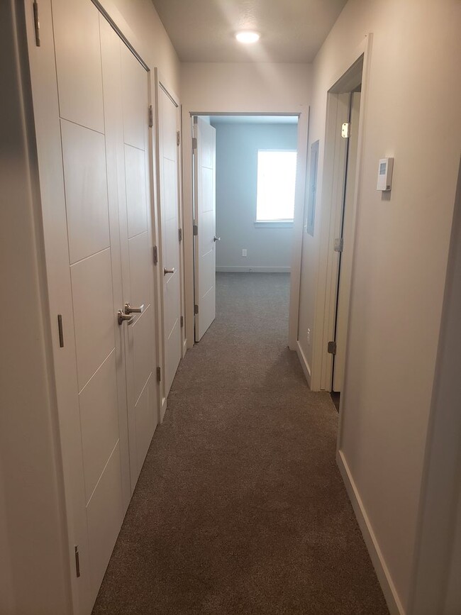 Building Photo - New 2 Bed 1 Bath in Orem!!