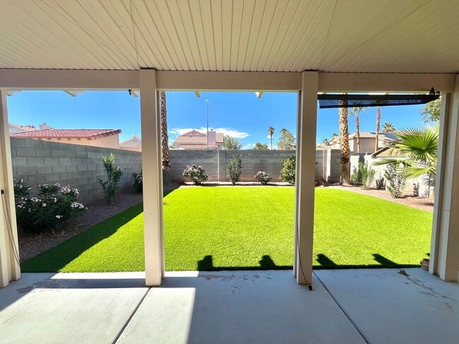 Building Photo - **$800 OFF MOVE IN BY 12/01/25**Spacious 3 Bedroom, 2.5 Bath Home with No HOA and Modern Finishes