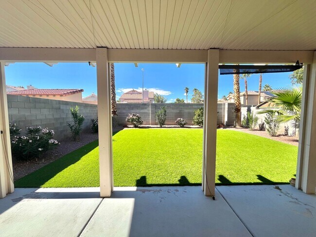 Building Photo - **$800 OFF MOVE IN BY 12/26/25**Spacious 3 Bedroom, 2.5 Bath Home with No HOA and Modern Finishes