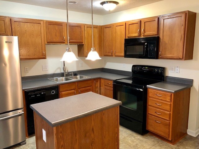 Building Photo - 8415 Varden Ct
