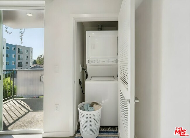 Building Photo - 3518 Chesapeake Ave