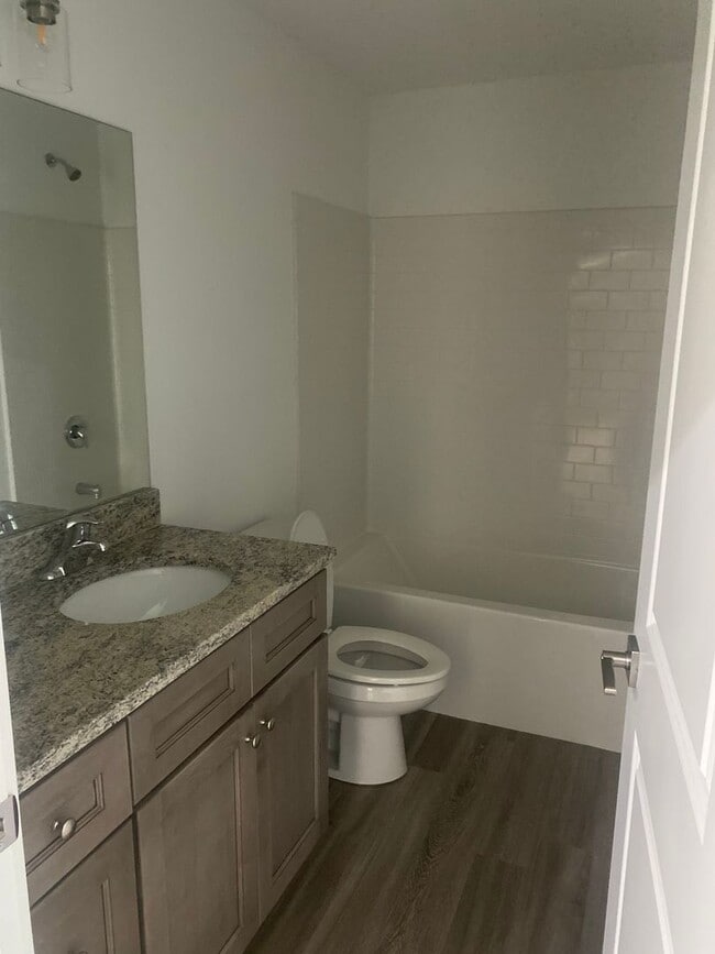 Building Photo - 2 bedroom, 2 bath home for rent