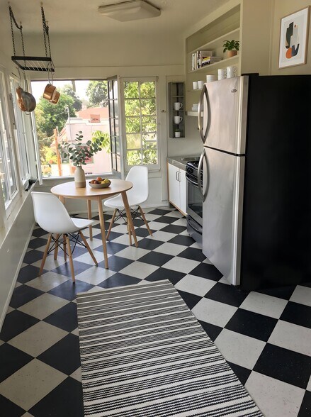 Building Photo - 937 N Benton Way