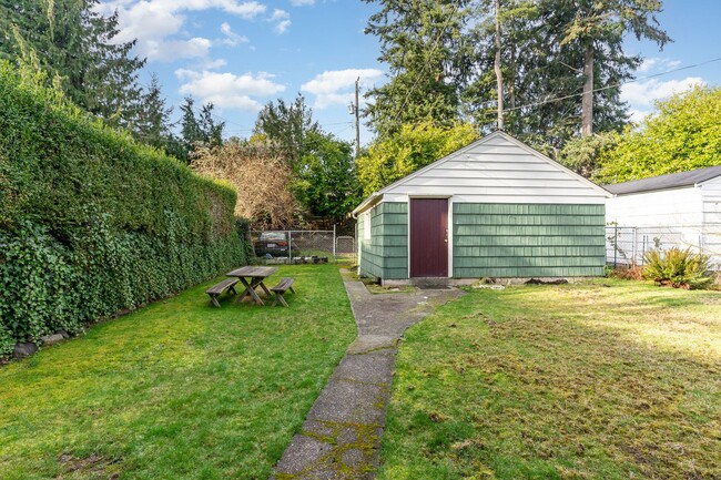 Building Photo - 3bd/1.75ba Seattle Home