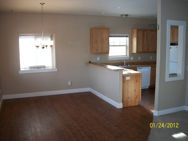 Building Photo - 611 N 15th Ave