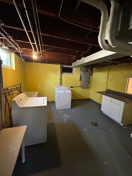 Basesment and Laundry - 904 Nichols Rd