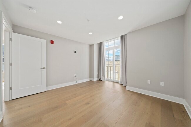 Building Photo - 353 Summer St