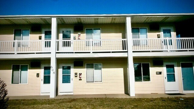 Building Photo - The Summit Ford Apartments