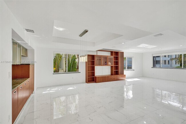 Building Photo - 10065 Bay Harbor Terrace